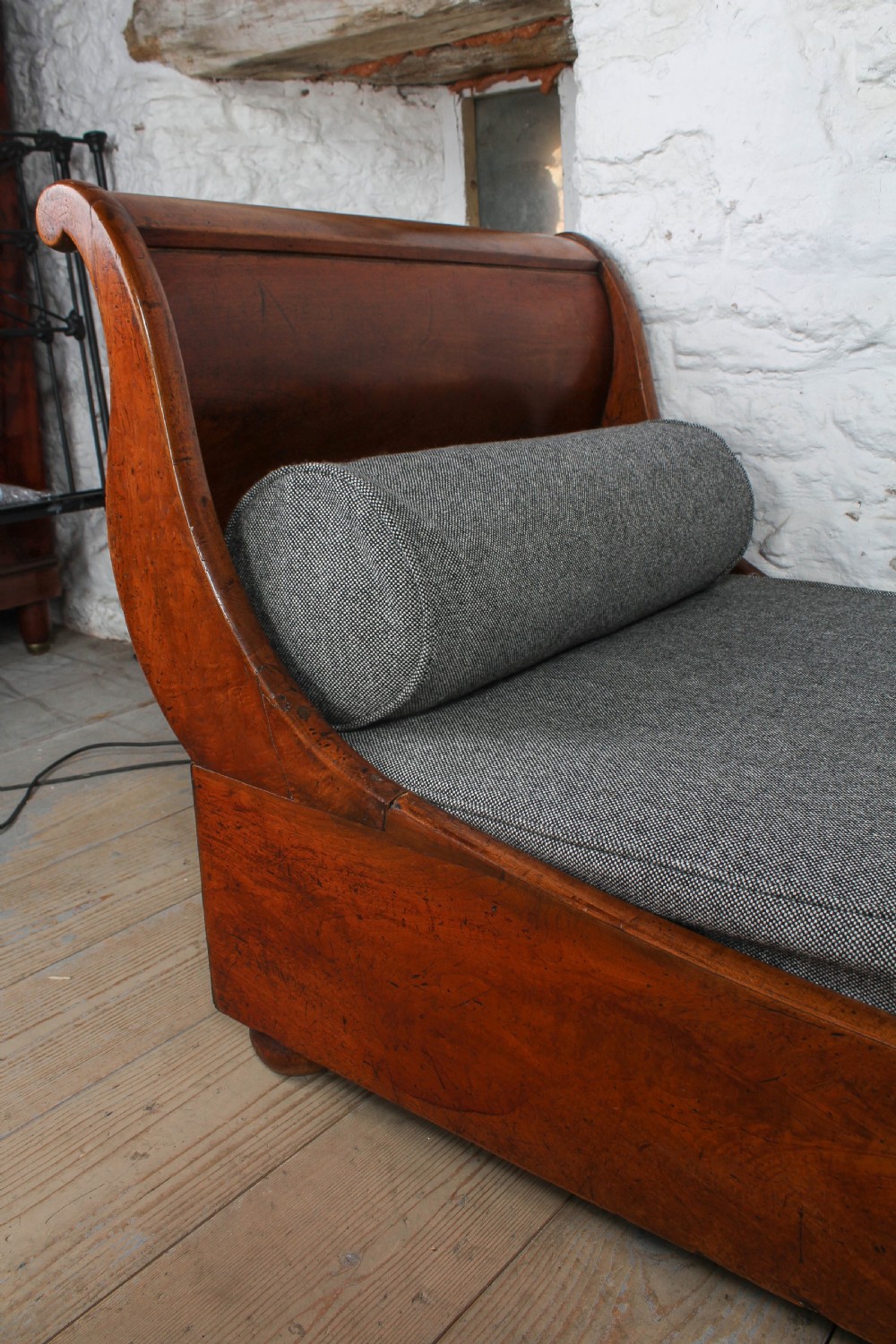 Very attractive French mahogany Lit Bateau day bed View V
