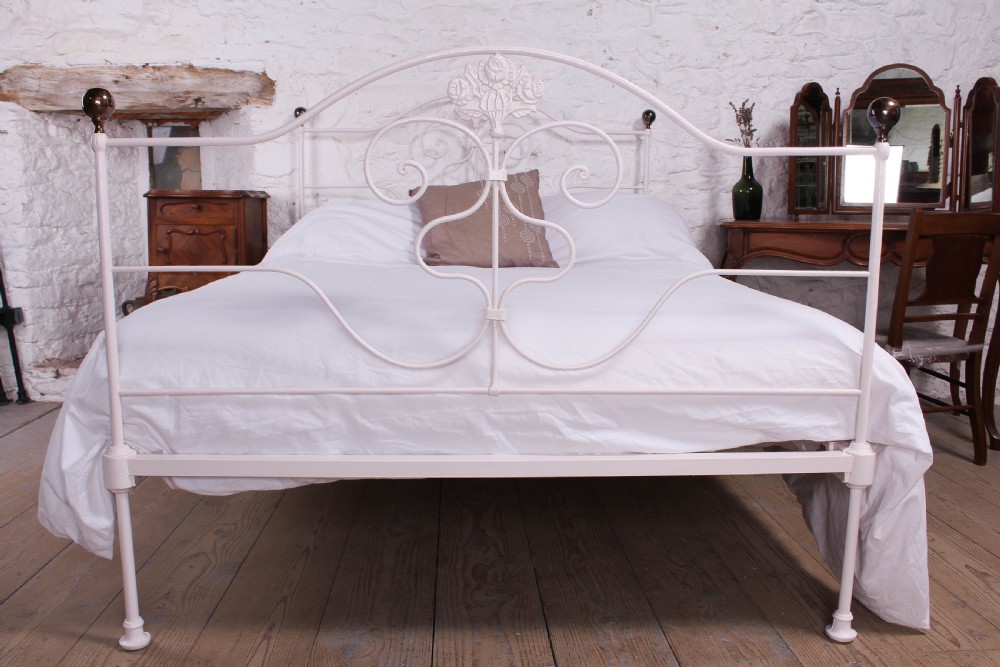 Pretty simple Portuguese forged iron double bed View III