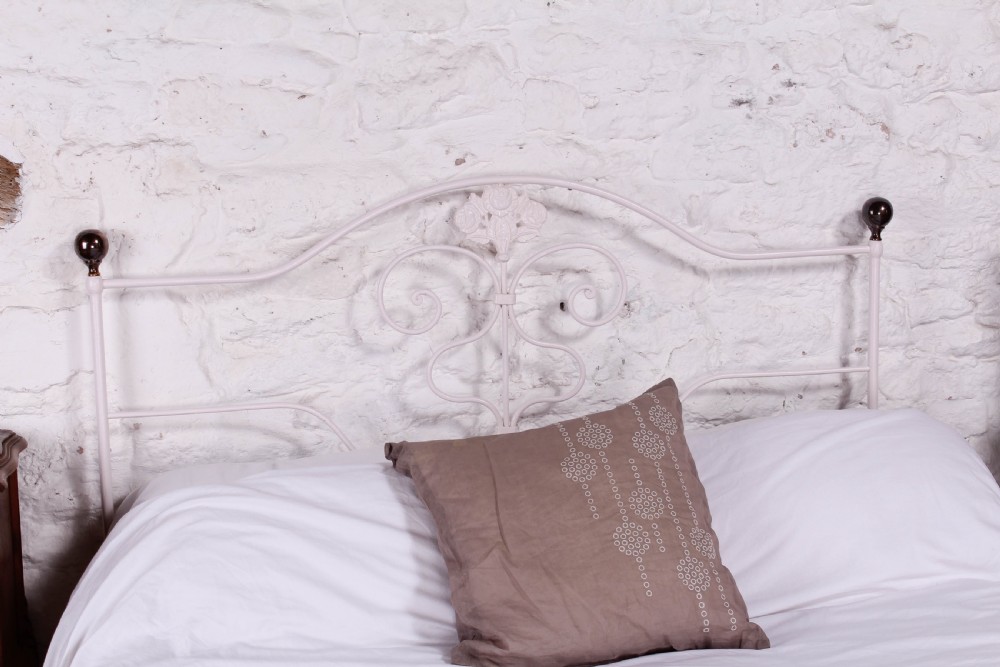 Pretty simple Portuguese forged iron double bed View V