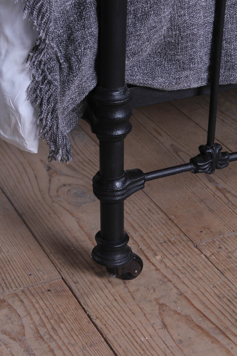 Lovely simple French king size bedstead View VIII