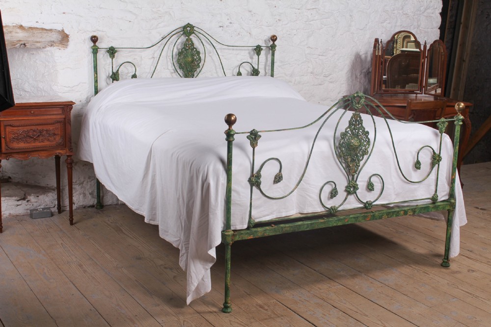 Very lovely early Victorian king size bedstead