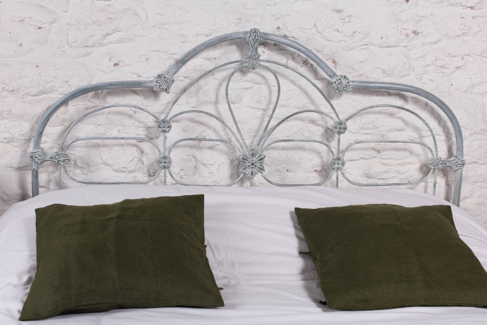 Early Victorian all iron 5ft king size bedstead View VII