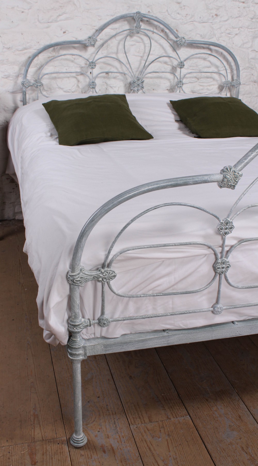 Early Victorian all iron 5ft king size bedstead View X
