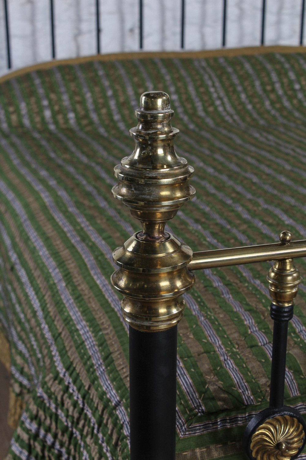 Truly magnificent king size Victorian brass and iron bed View VII