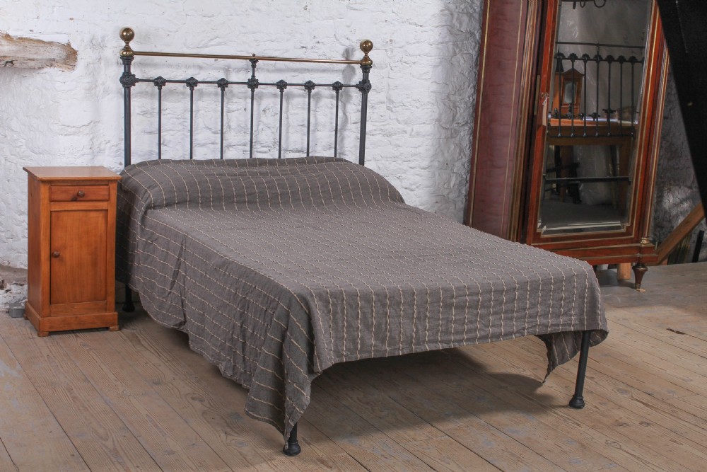 Classic Victorian quality no end double bed