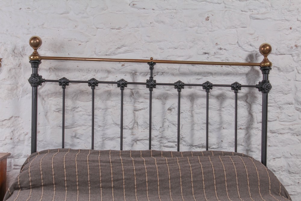 Classic Victorian quality no end double bed View II