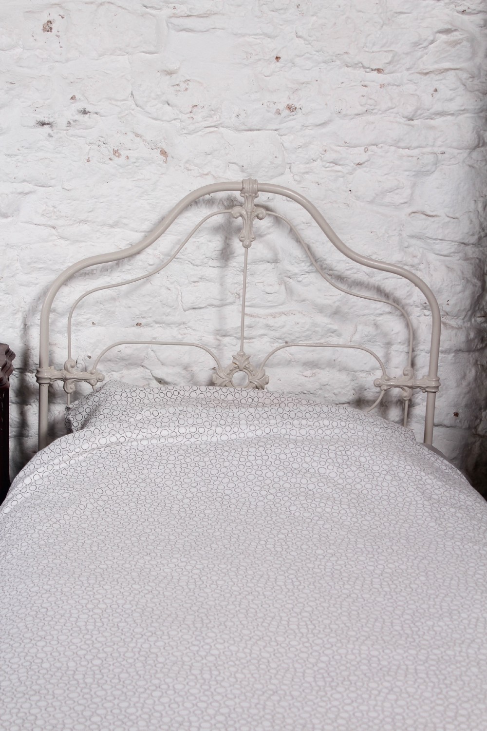 Pretty pair of single Victorian iron no end beds (can be joined0 View V