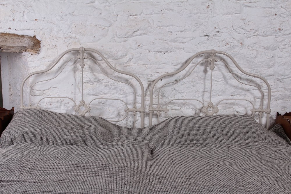 Pretty pair of single Victorian iron no end beds (can be joined0 View VIII