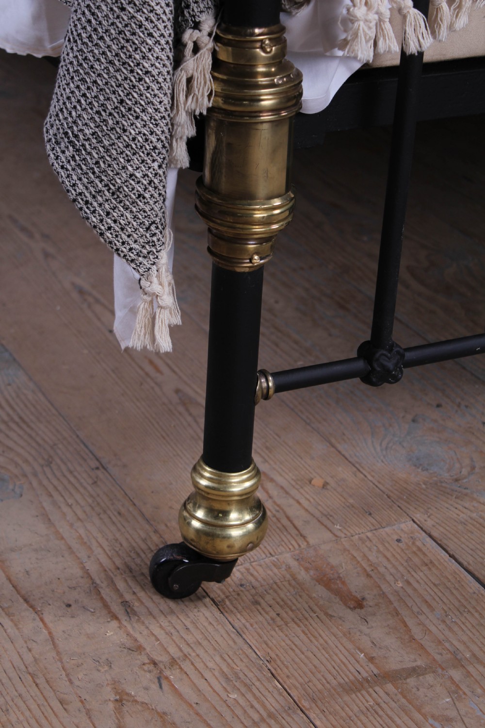 Magnificent king size Victorian black and brass bed View IX