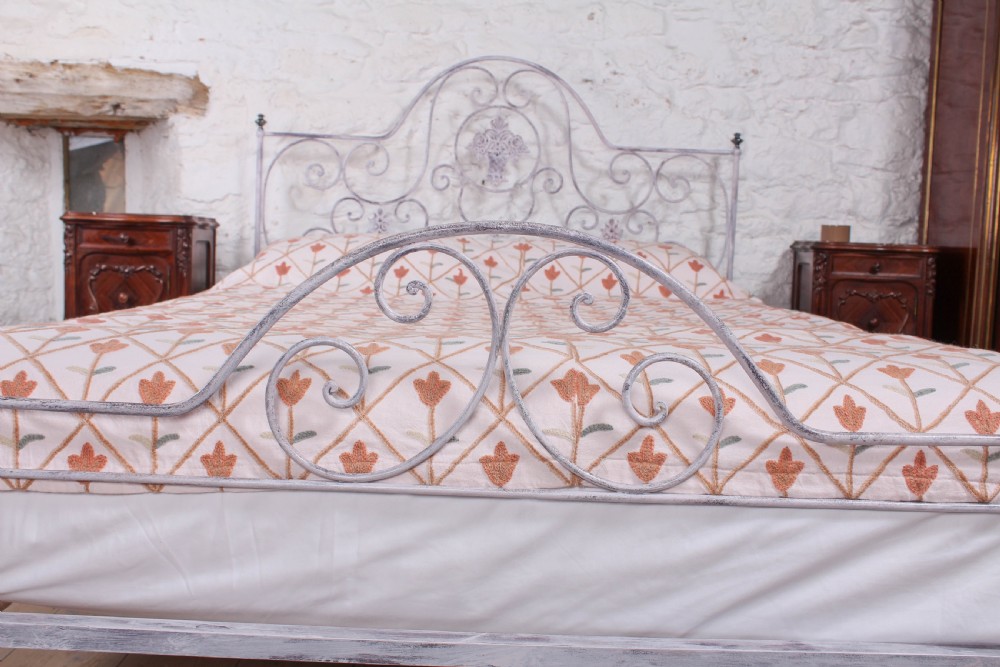 Very pretty forged iron king size bed View II