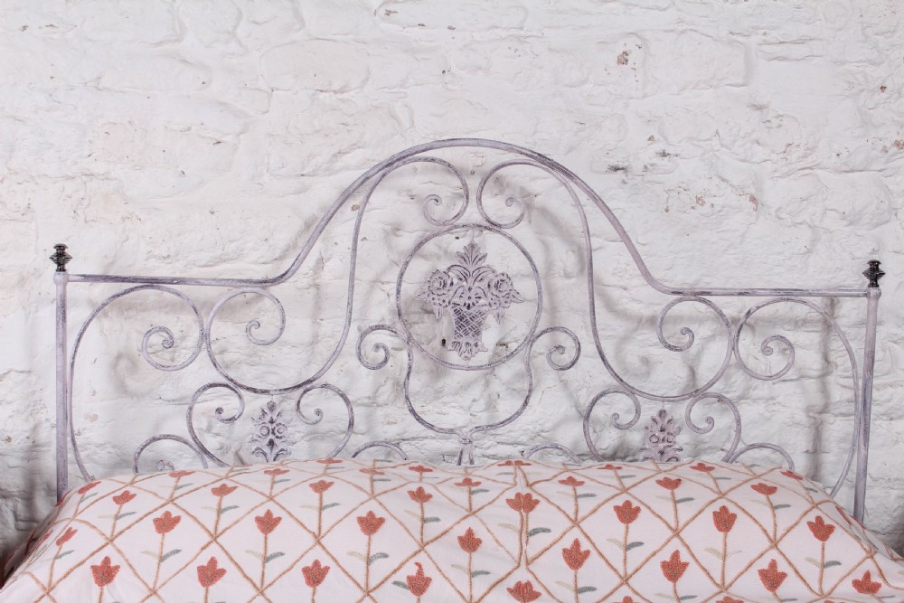 Very pretty forged iron king size bed View V