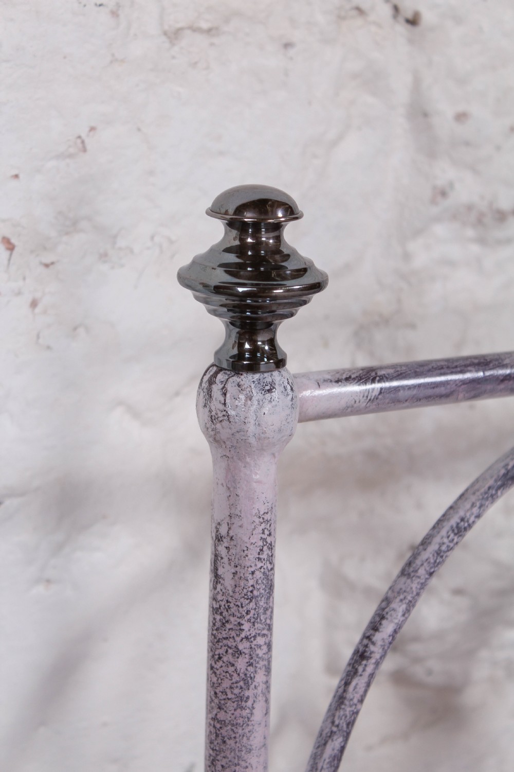 Very pretty forged iron king size bed View VI