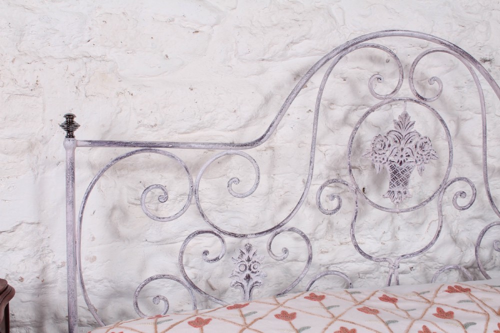 Very pretty forged iron king size bed View IX