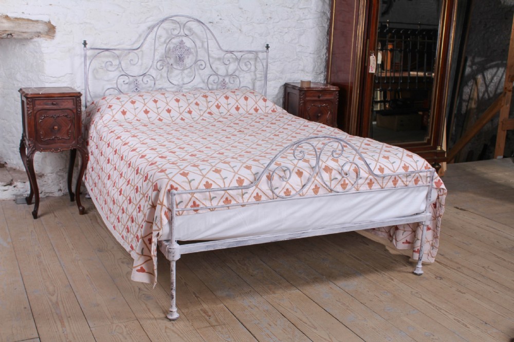 Very pretty forged iron king size bed View X