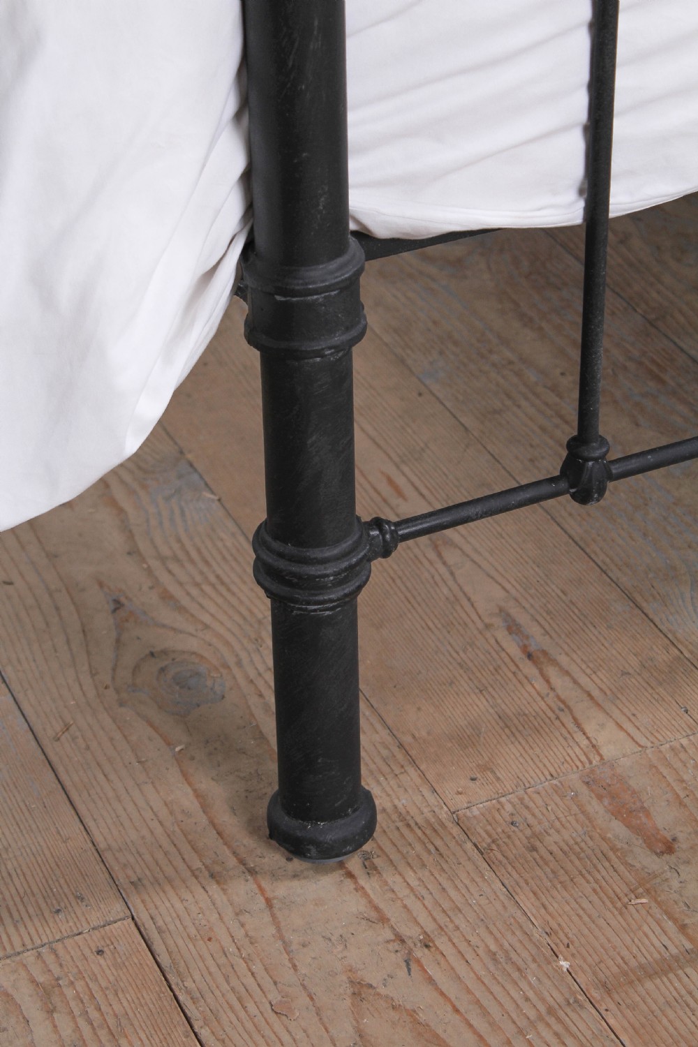 Classic Edwardian dip rail double bed View VII