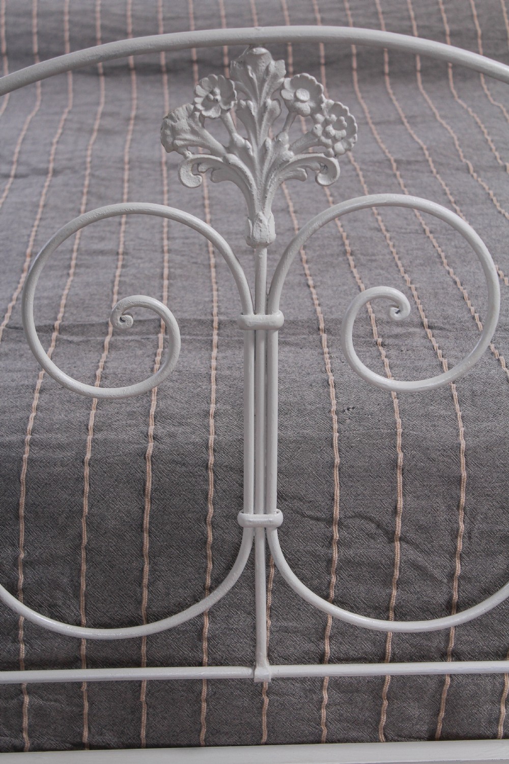 Pretty Portuguese forged iron king size bed View IV