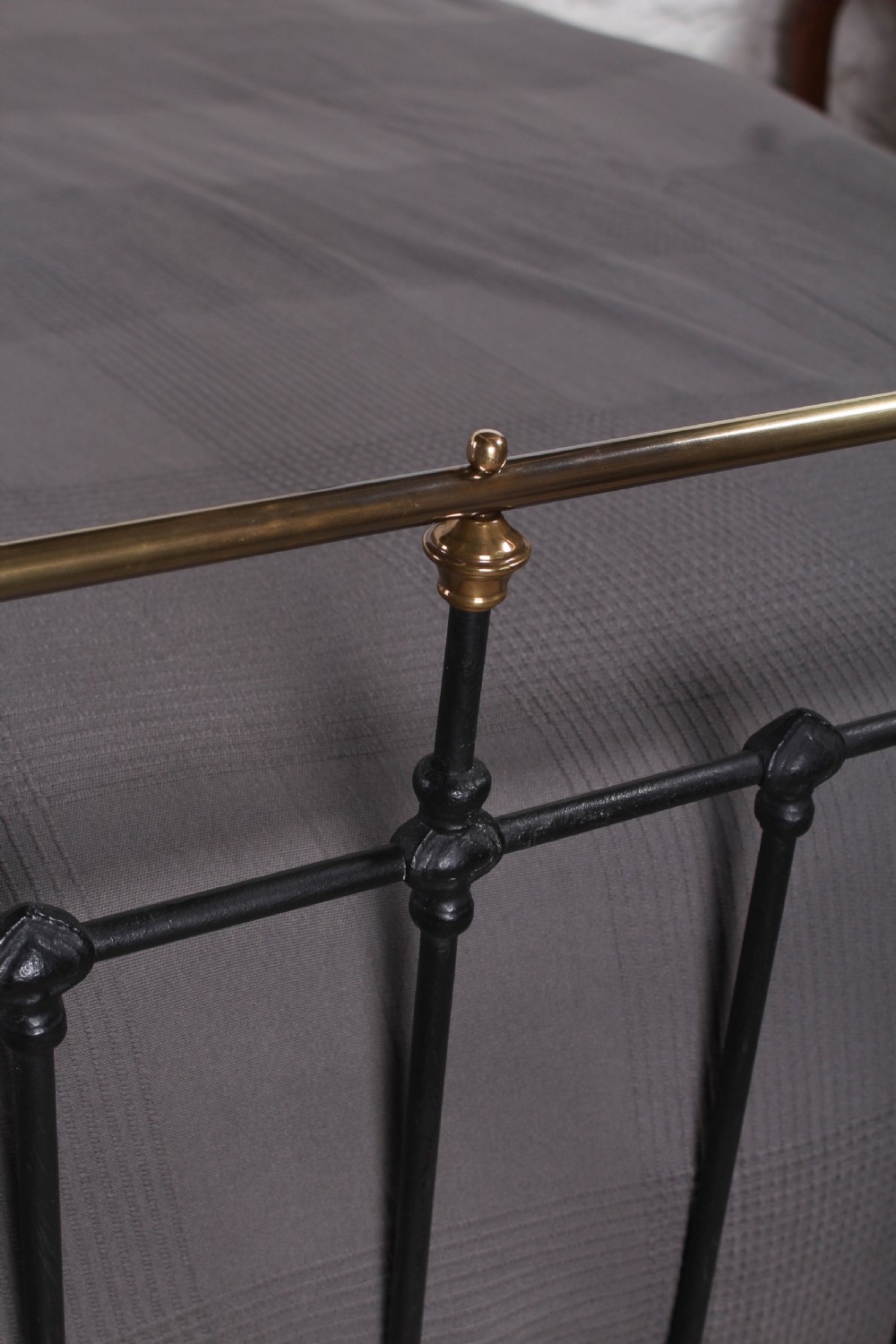 Handsome classic Edwardian 6Ft super king size bed View V