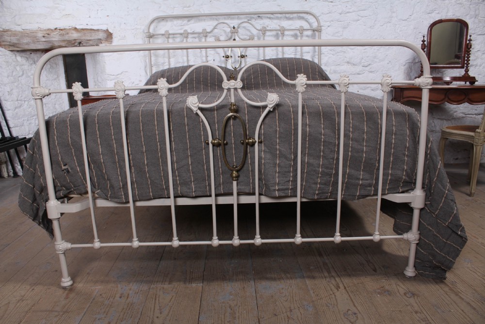 Very individual and fashionable king size bed View VI
