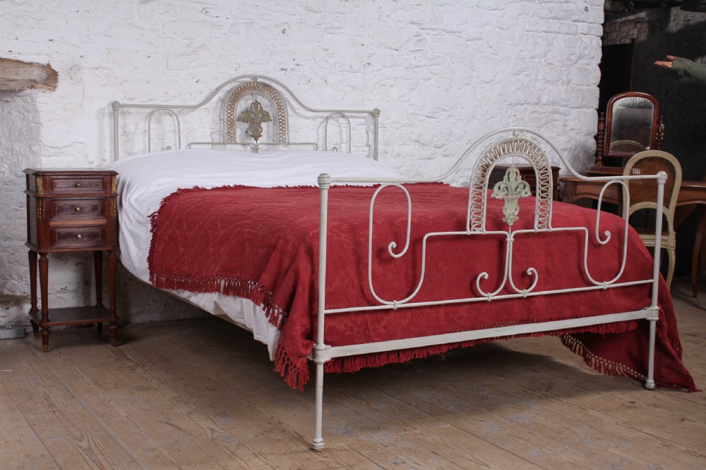 Very pretty forged iron king size bed