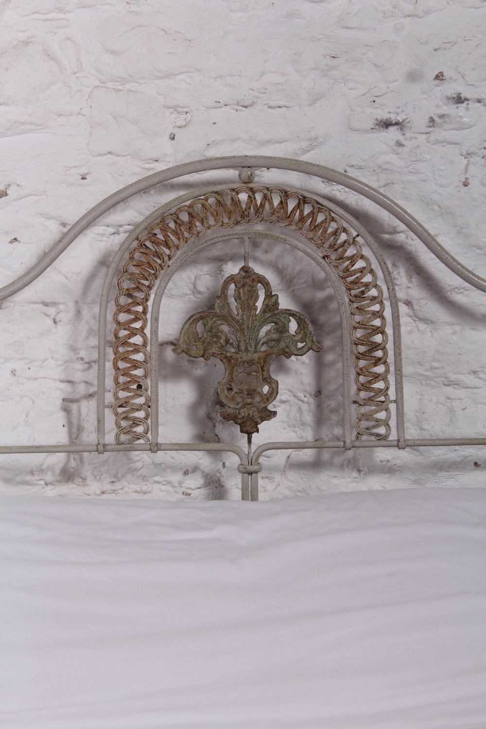 Very pretty forged iron king size bed View III