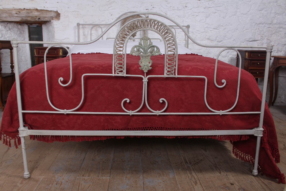 Very pretty forged iron king size bed View IV
