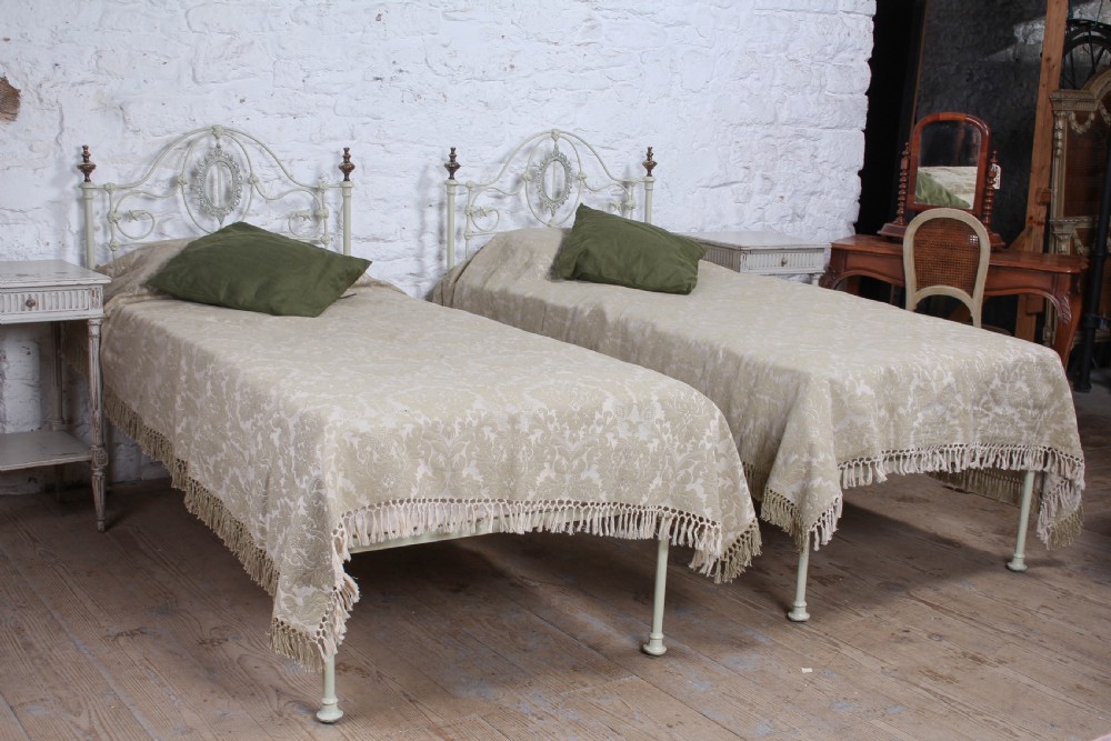 Pretty pair of Victorian no end beds (can be joined)