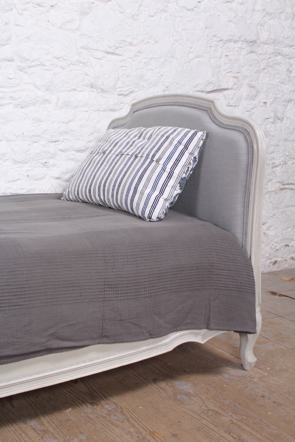 Pretty French newly upholstered Louis XV style day bed View IV