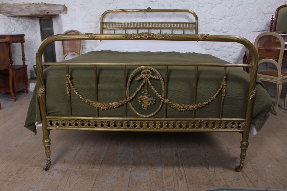 Very pretty individual French double brass bed View IV