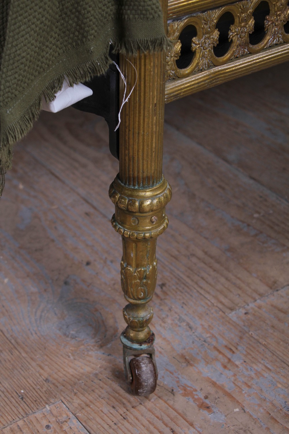 Very pretty individual French double brass bed View VIII