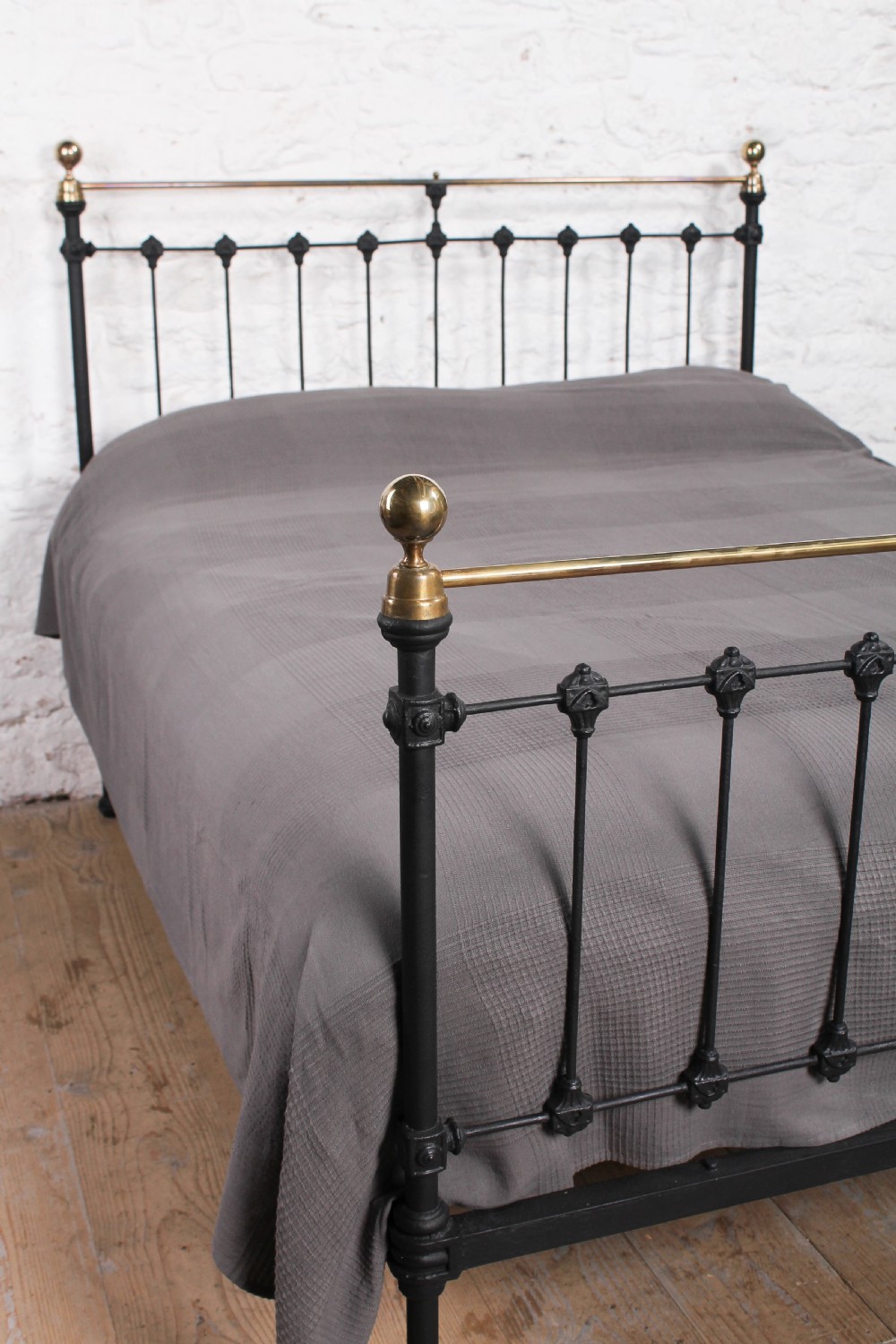 Classic Victorian king size brass and iron bed View VII