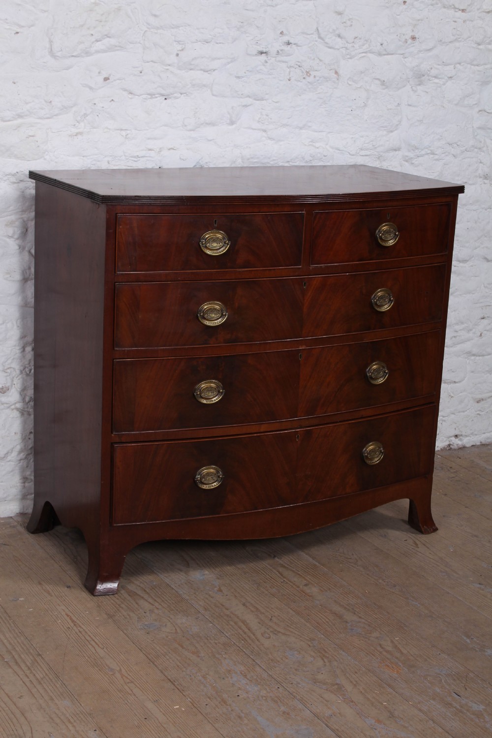 Lovely mahogany bow fronted chest of drawers