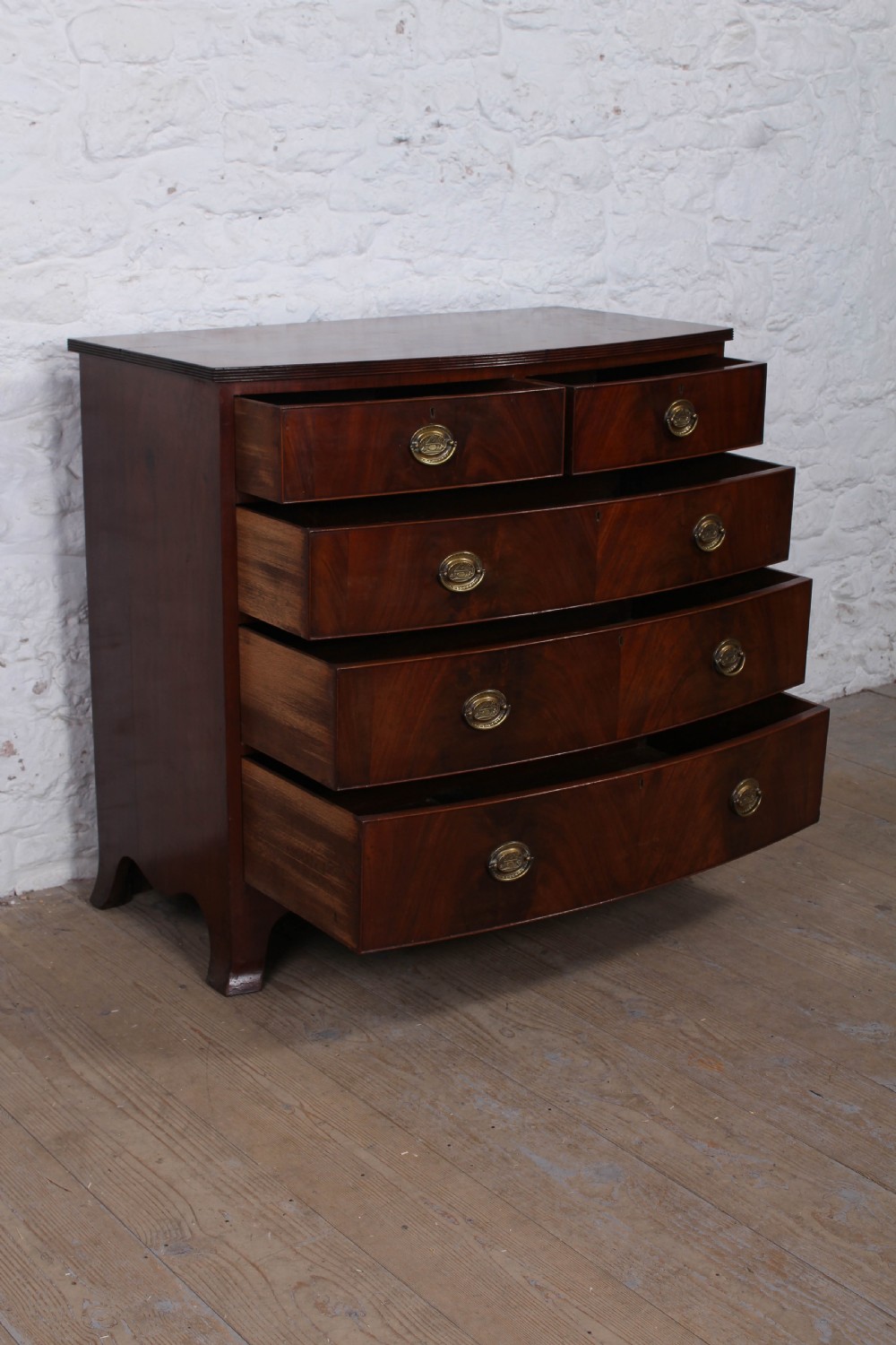 Lovely mahogany bow fronted chest of drawers View II
