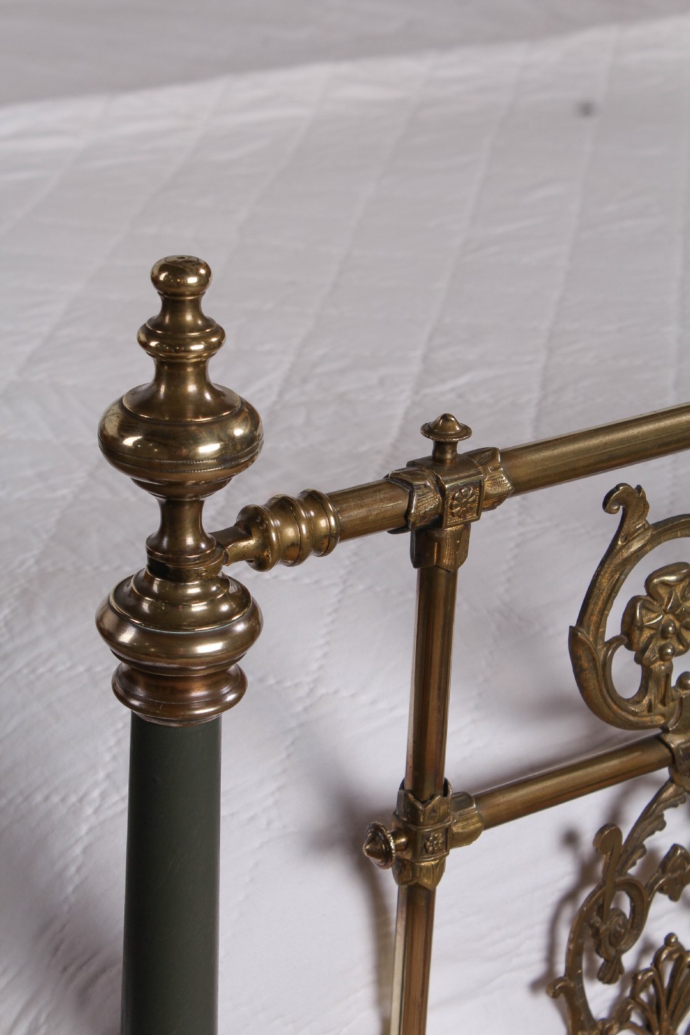 Beautiful Victorian Half Tester Winfield king size bed View IV