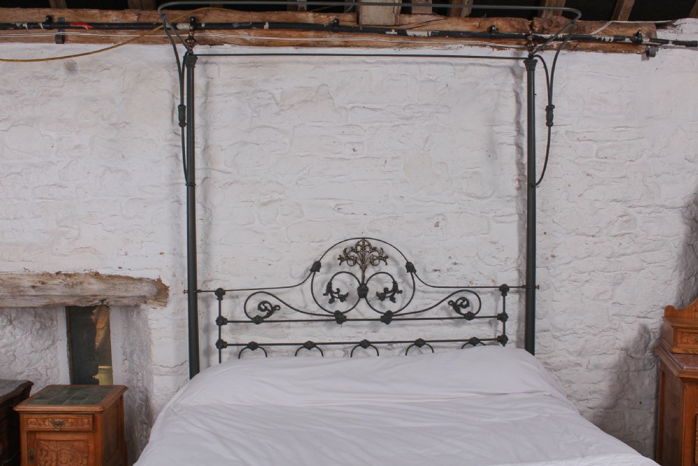 Beautiful Victorian Half Tester Winfield king size bed View VI