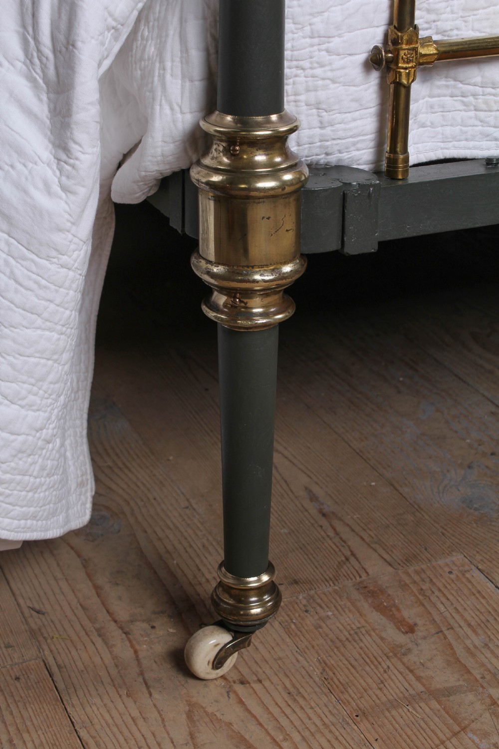 Beautiful Victorian Half Tester Winfield king size bed View X