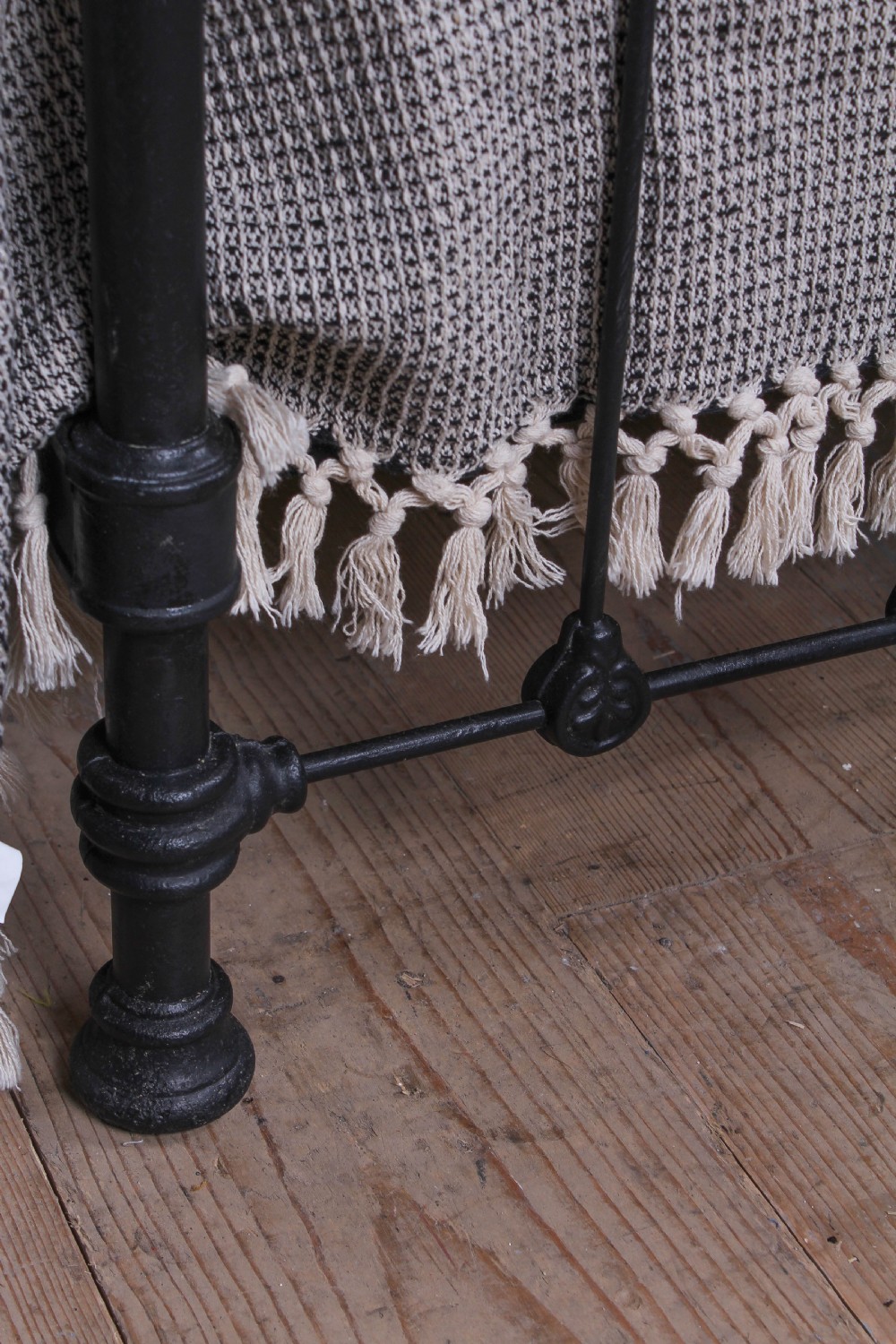 Lovely fashionably simple French king size all iron bed View IV