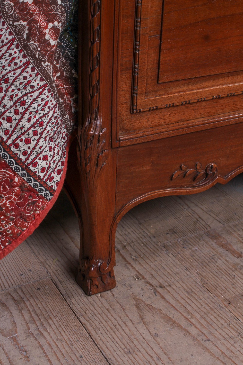 Beautiful Louis XVI style king size bed with exquisite carving View VI