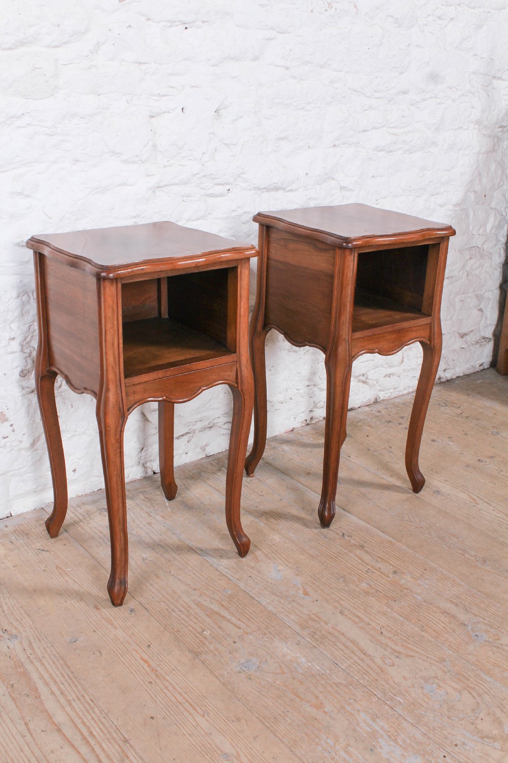 Very nice pair of simple  Louis XV style bedsides