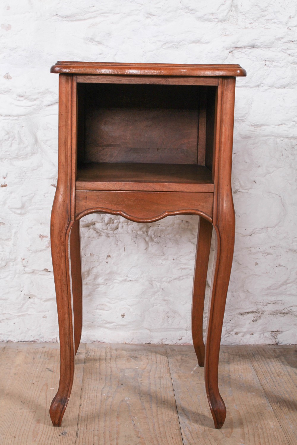 Very nice pair of simple  Louis XV style bedsides View II