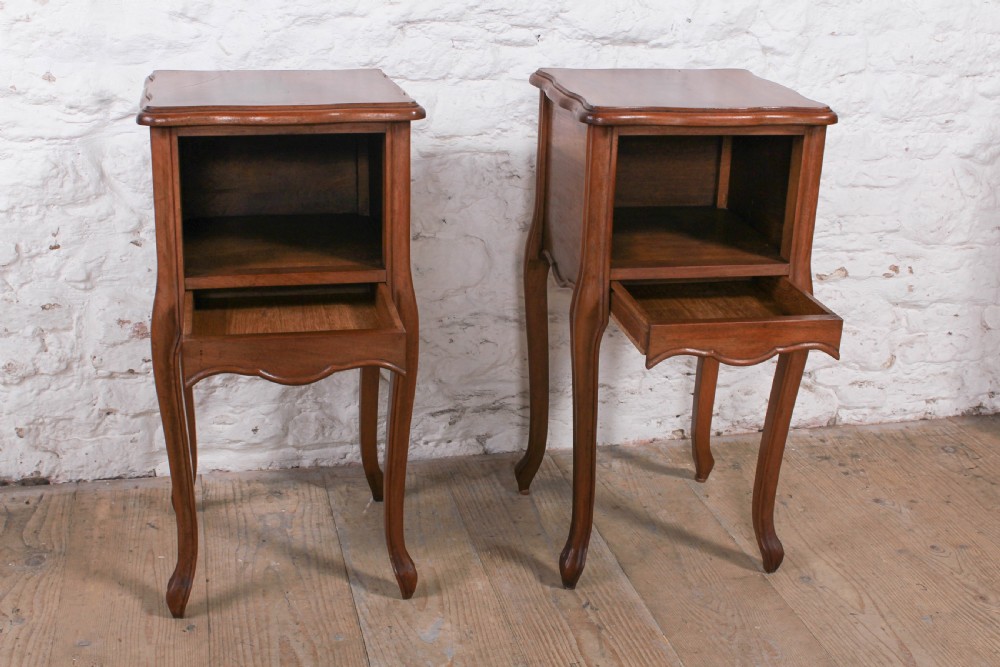 Very nice pair of simple  Louis XV style bedsides View V