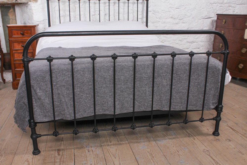 Simple fashionable French iron king size bed View III