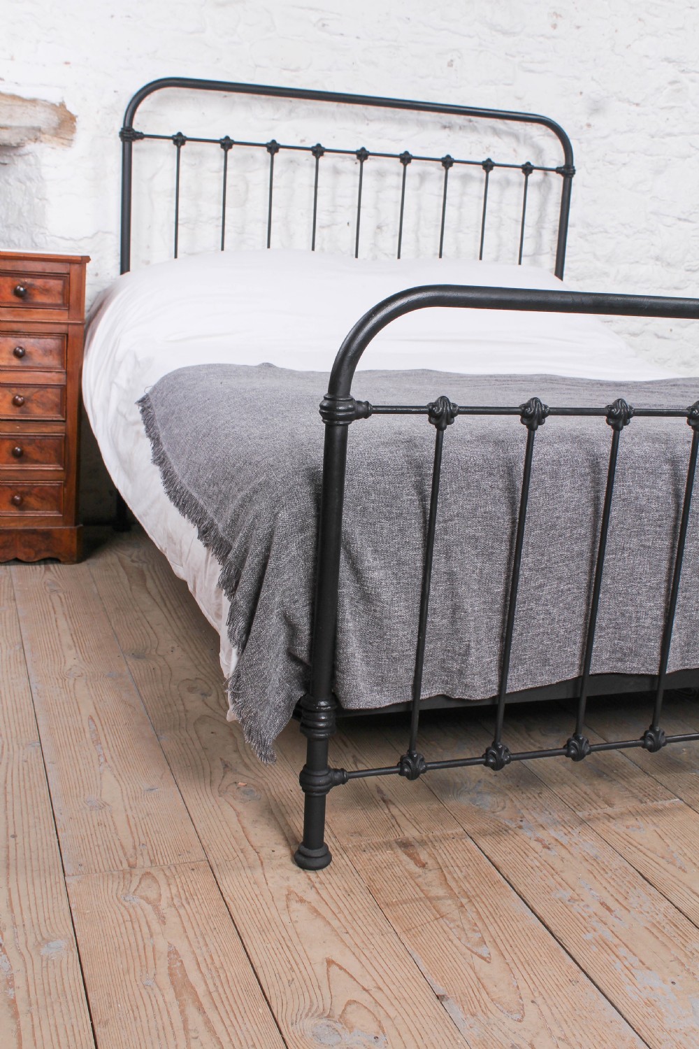Simple fashionable French iron king size bed View VI