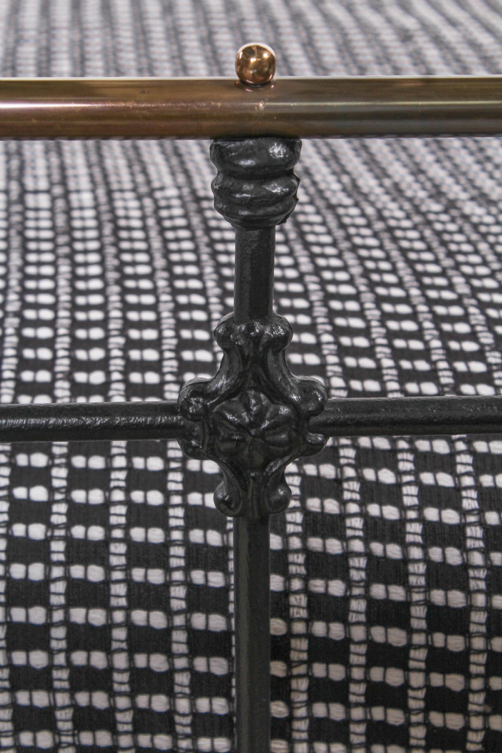 Classic Victorian antiqued brass and iron king size bed View VII