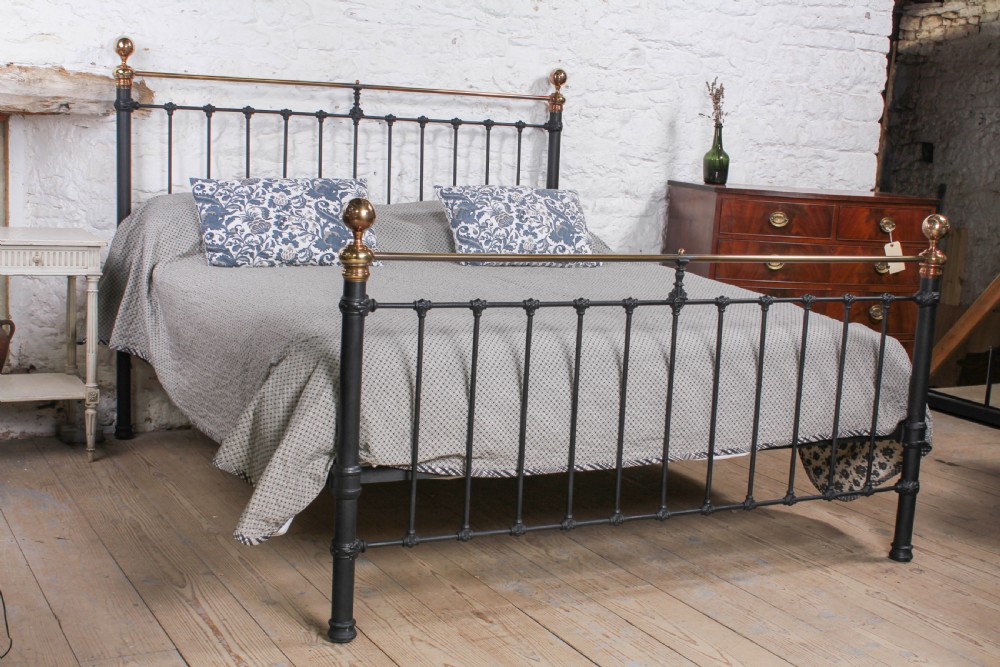 Handsome classic Victorian 6ft super king size brass and iron bed View II