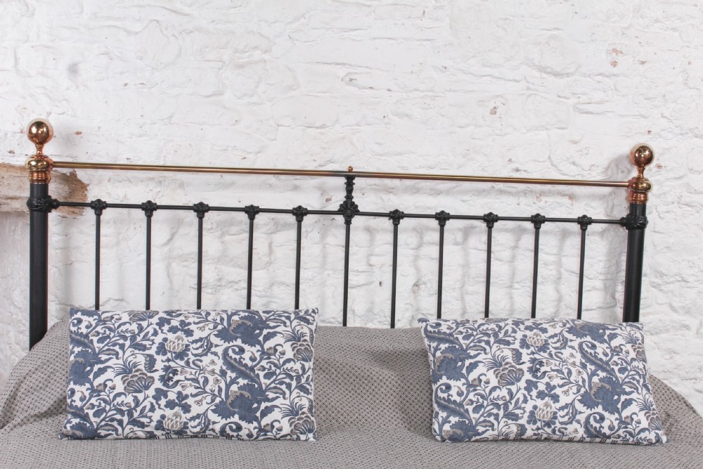 Handsome classic Victorian 6ft super king size brass and iron bed View IV
