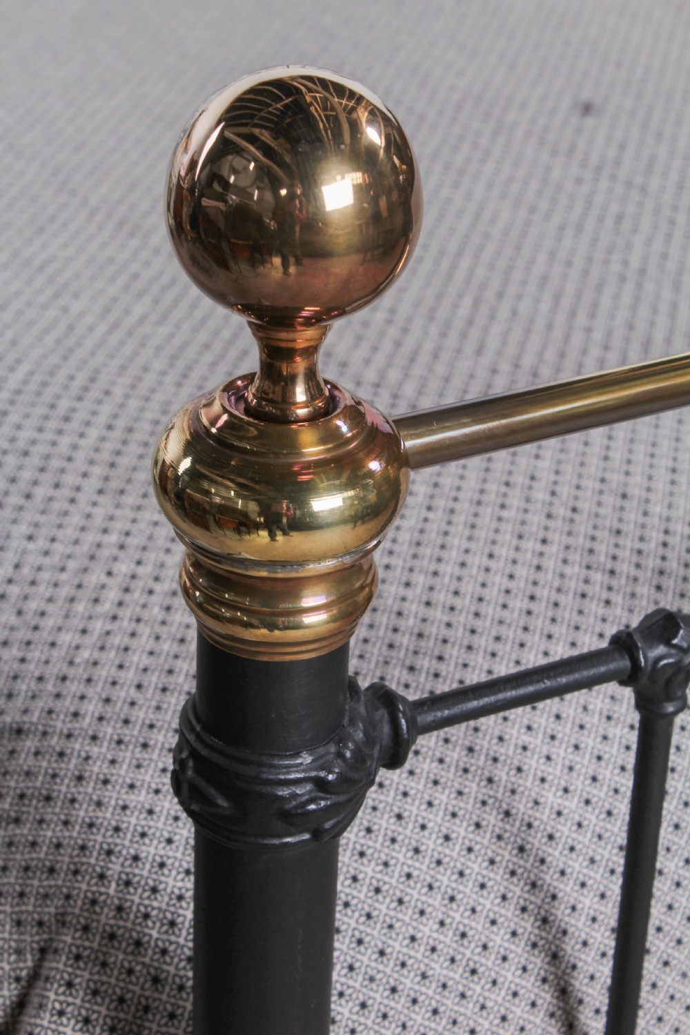 Handsome classic Victorian 6ft super king size brass and iron bed View VII
