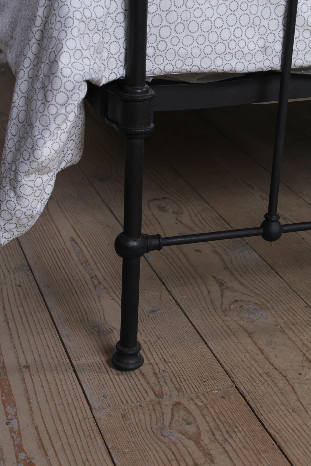 Lovely simple pair of all iron single beds View V