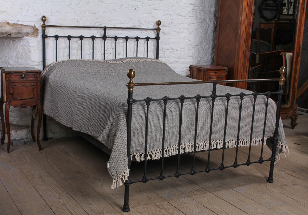 Classic Victorian 5Ft king size bed 