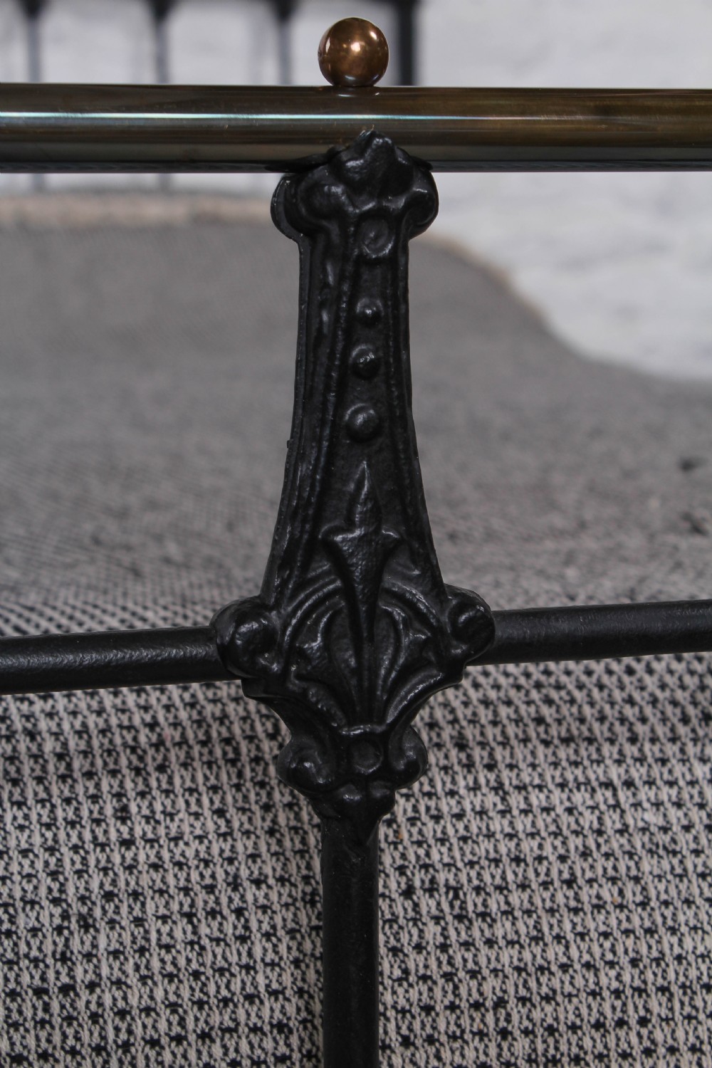 Classic Victorian 5Ft king size bed  View VI