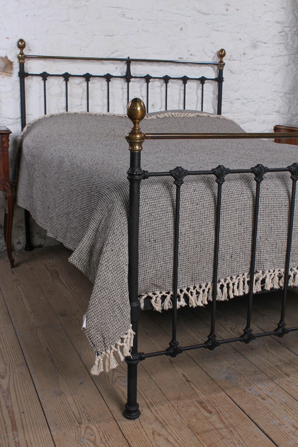 Classic Victorian 5Ft king size bed  View VIII